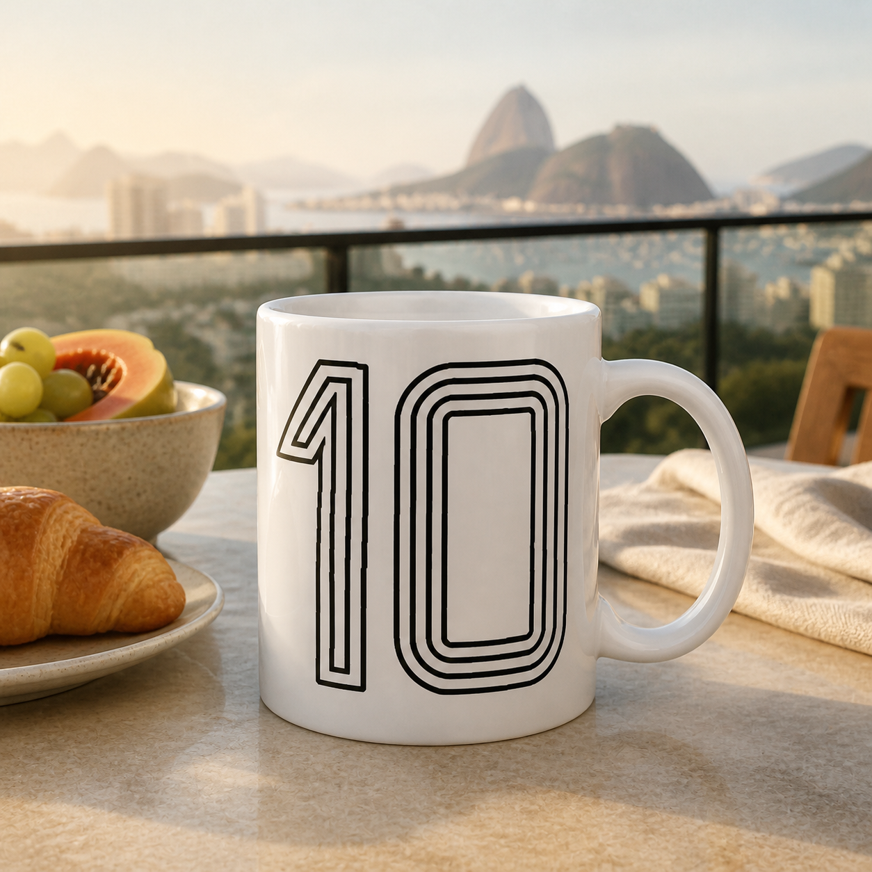 Caneca 325 ml Zico 10 Retrô | Flamengo em cena de uso no Brasil